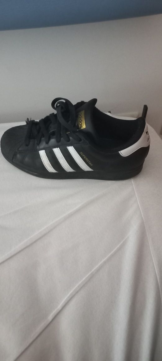 Sapatinha adidas superstar pretas