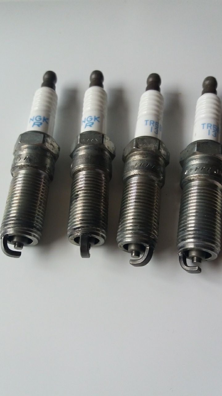 Свічки запалювання,свечи зажыгания NGK  TR5B13