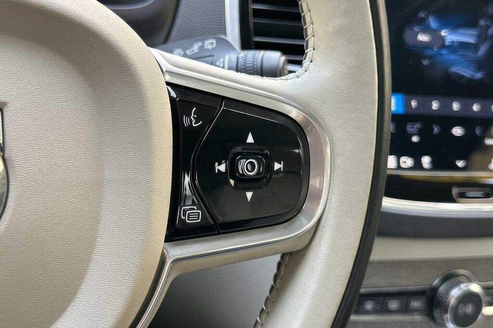 Volvo XC90 Recharge T8 Ultimate Bright Theme 6-Passenger      2023