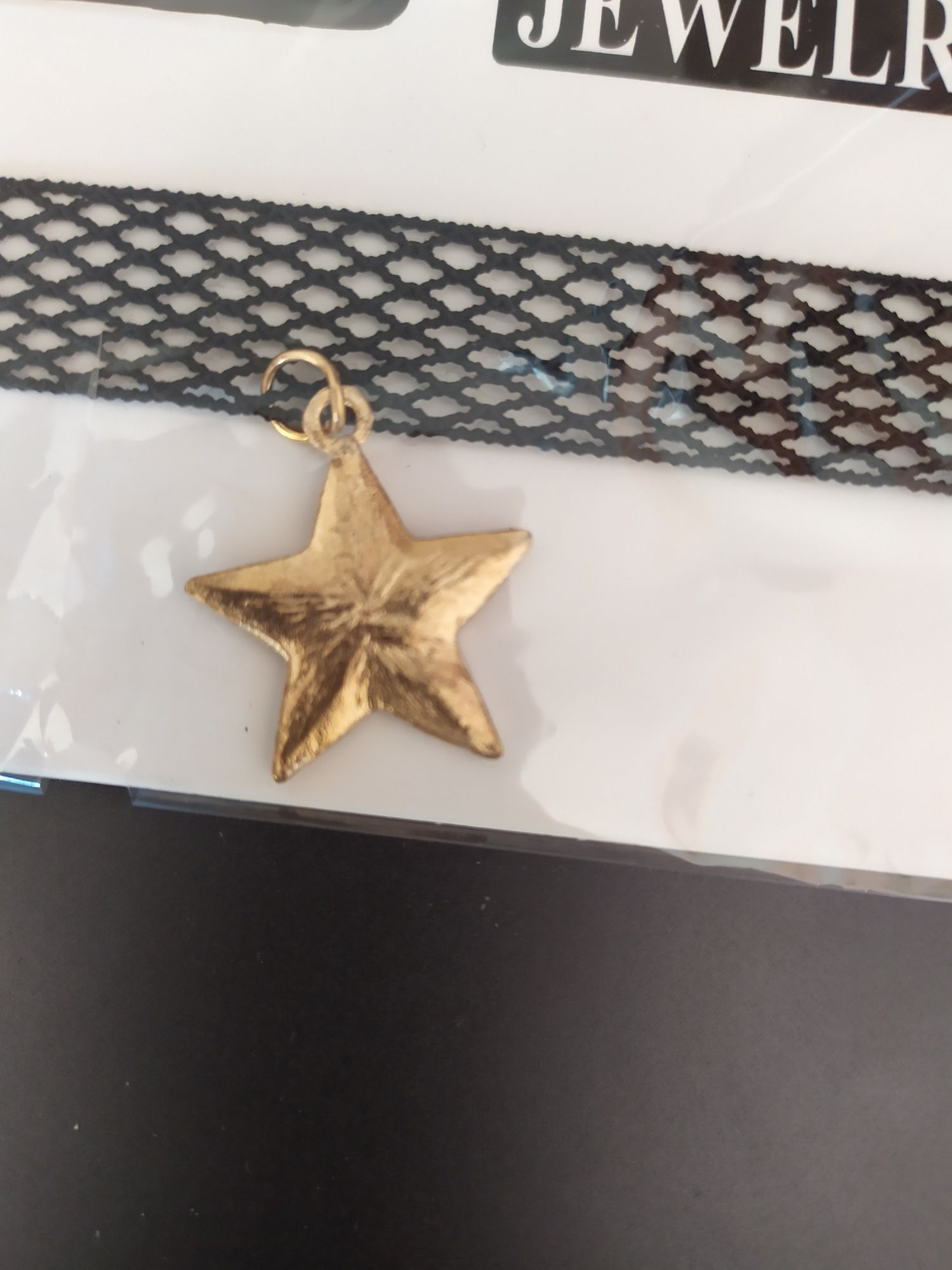 choker elástico c/ estrela dourada (não aço)