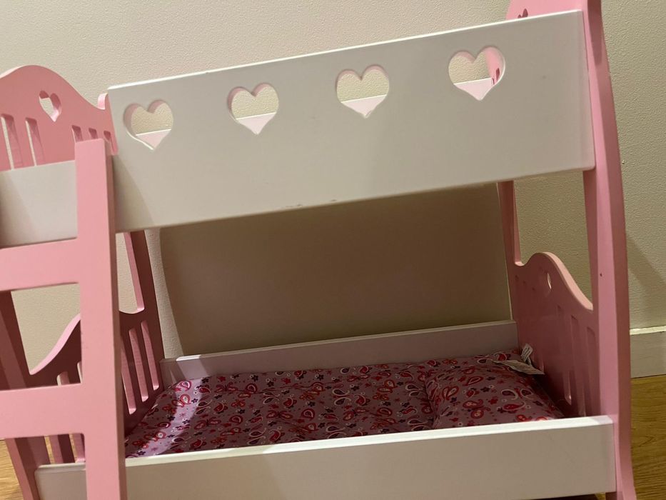 Beliche de madeira de bonecas como novo