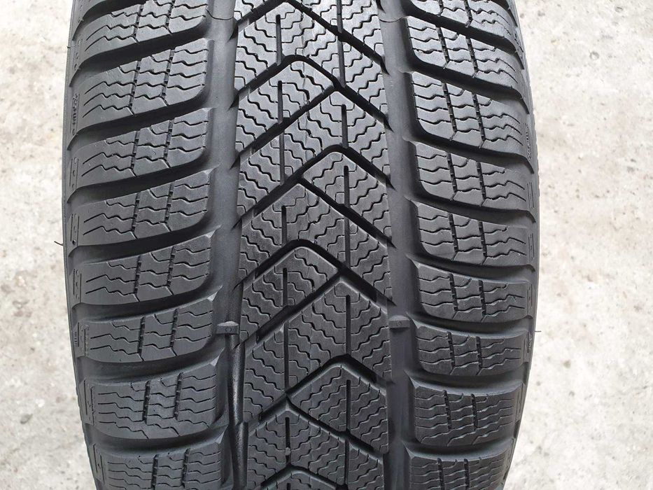 2x Pirelli Sottozero 3  225/45r18  7,4mm