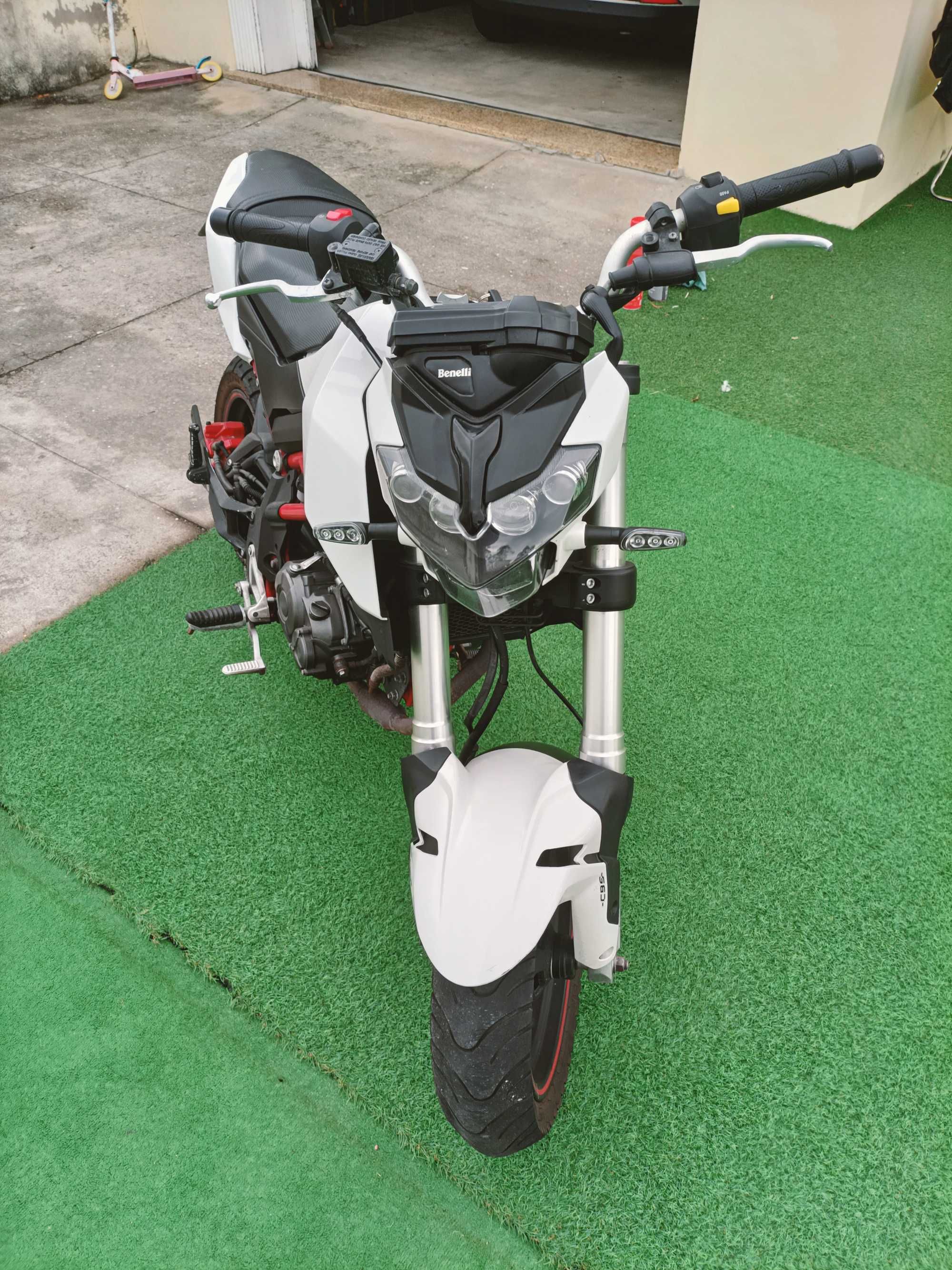 Vendo Benelli TNT 125 como nova