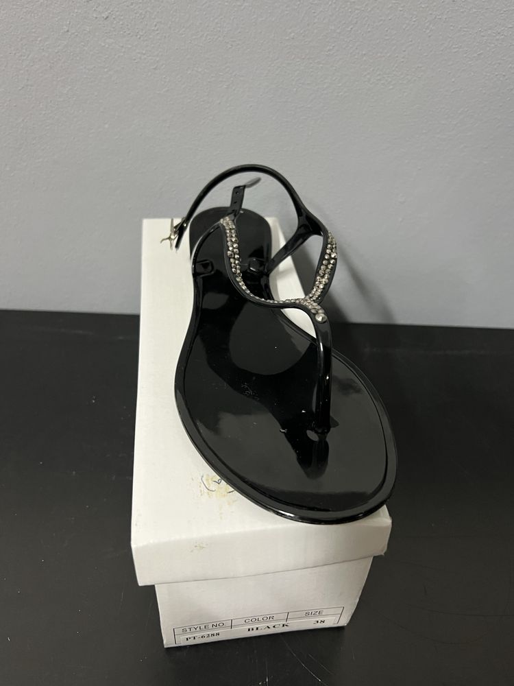 Sandalias novas em caixa