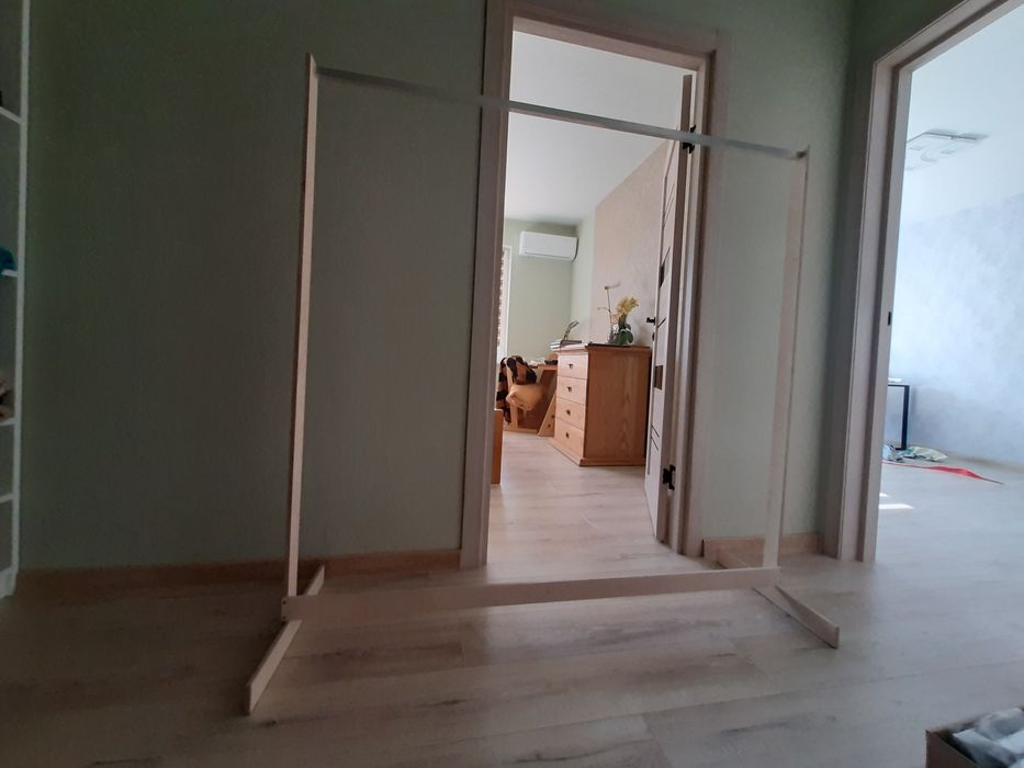 стійка вішалка для одягу