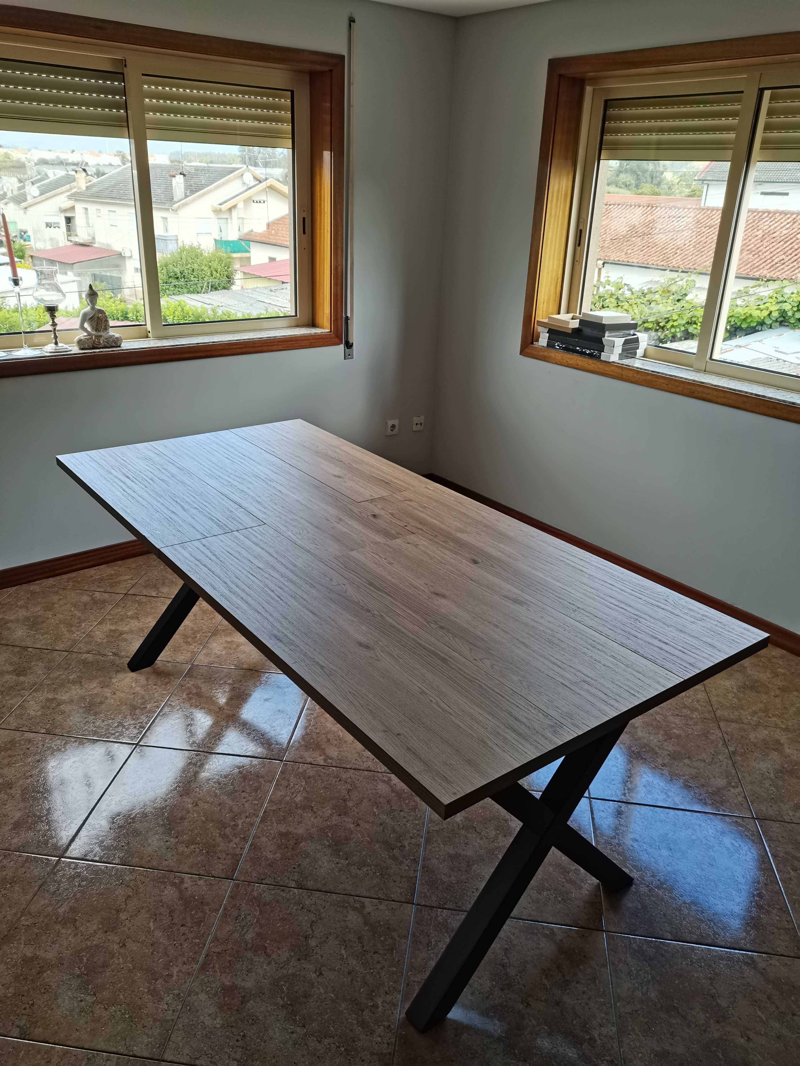 Mesa de jantar para 8 pessoas