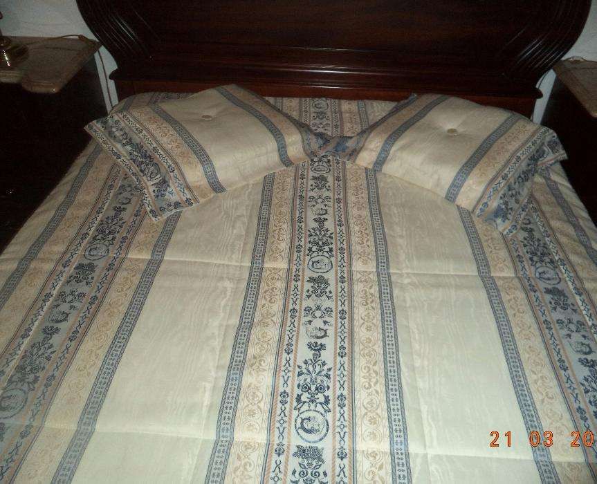 cortinado ,edredon .tapetes de quarto