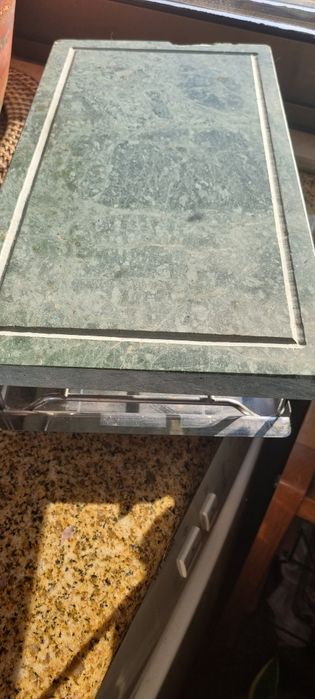 Pedra para grelhar carne na mesa. Ótimo para convívio.