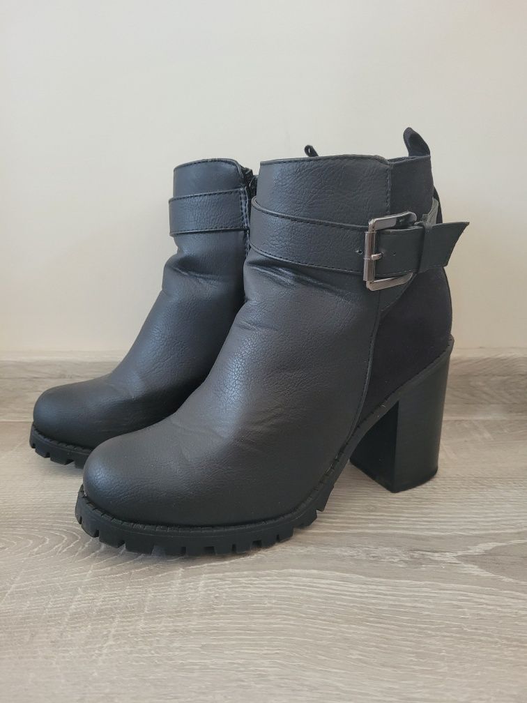 Botki czarne na obcasie New Look r.38
