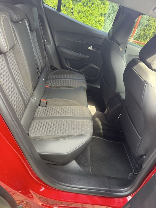 Peugeot E2008 Електро 300 км