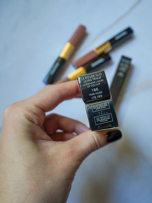 Рідка помада Chanel Le Rouge Duo Ultra Tenue 186 Pink Nude