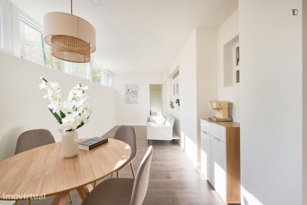 Quarto - localizado em Roma-Areeiro Lisbon