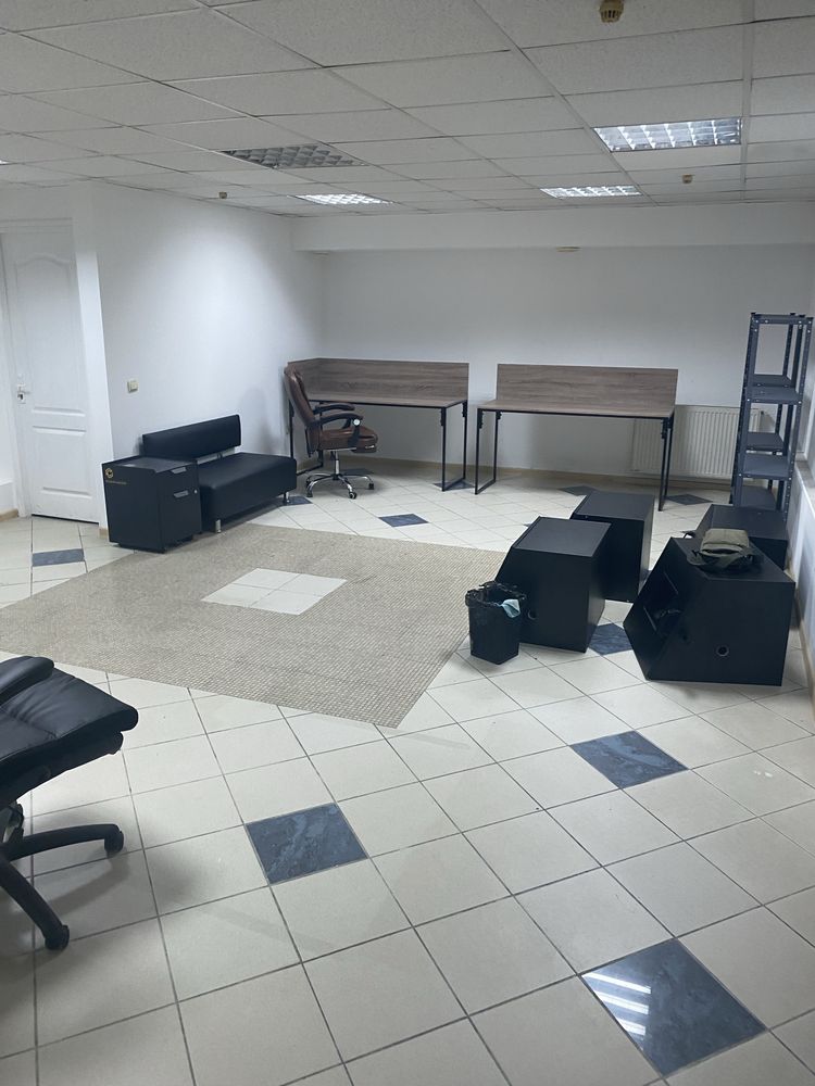 Комерція в центрі. ТЦ МЕРКУРІЙ.
