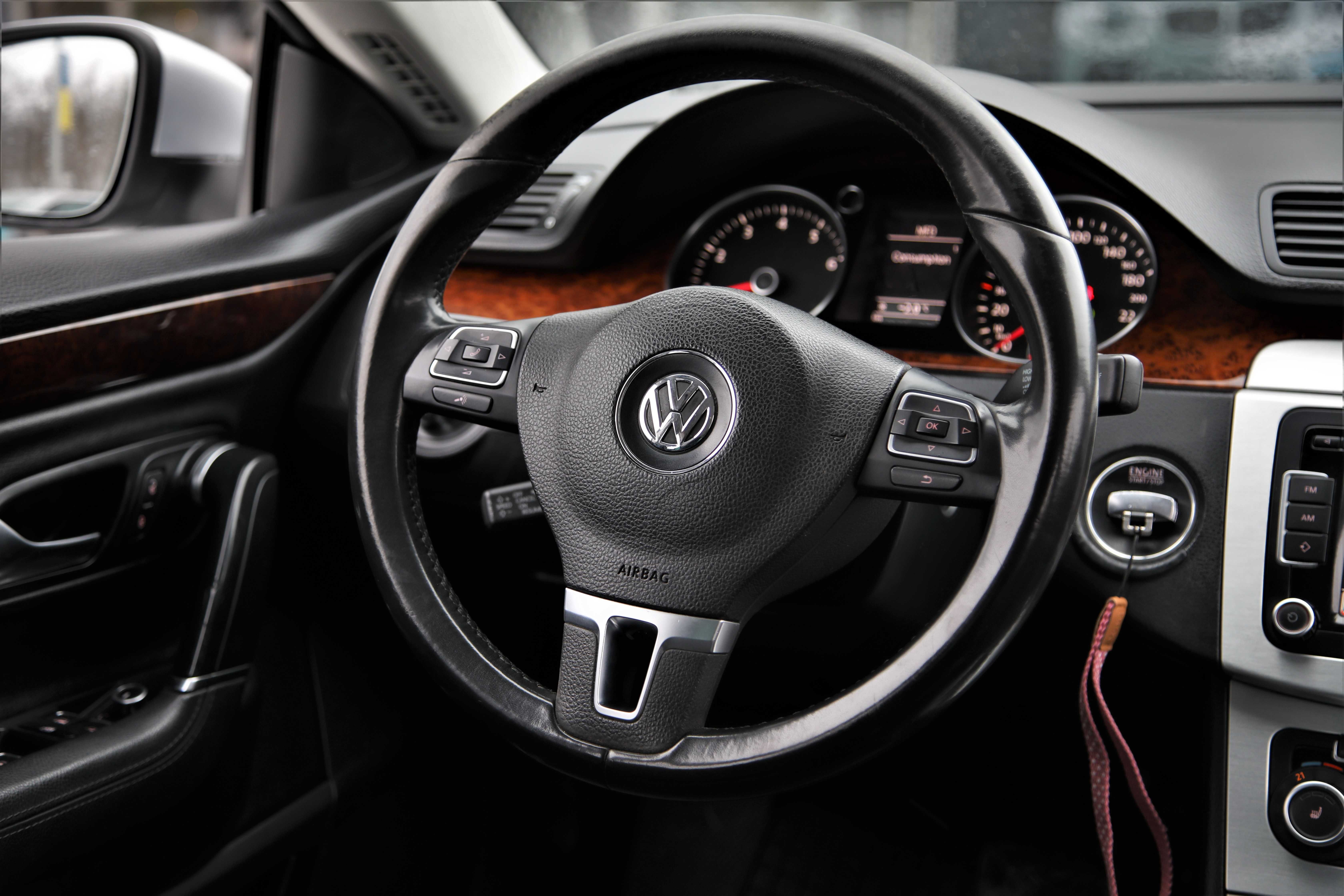 Офіційний Volkswagen CC 2010 року