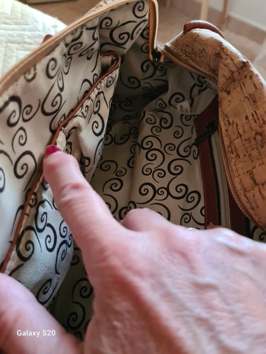 Mala pouco usada tom cortiça para venda