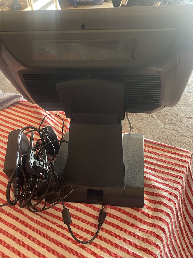 Computador, gaveta e impresora