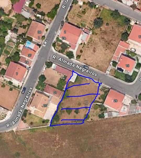 Terreno 600 m² vedado para arrendamento – Tojal/Loures – Bons acessos
