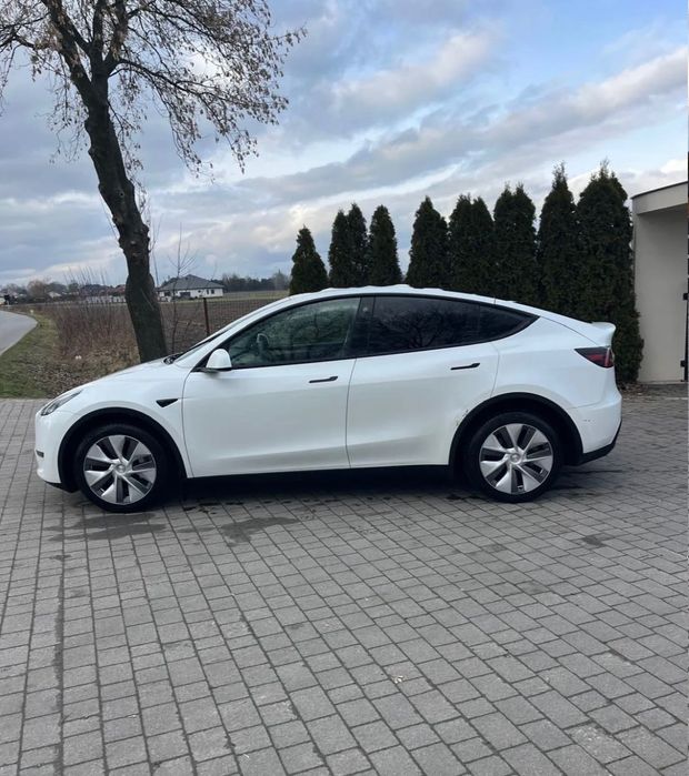 Продам Tesla Y 2022