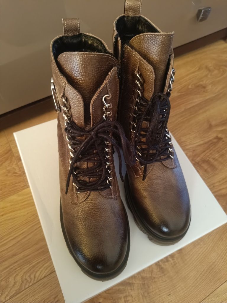 Buty na koturnie