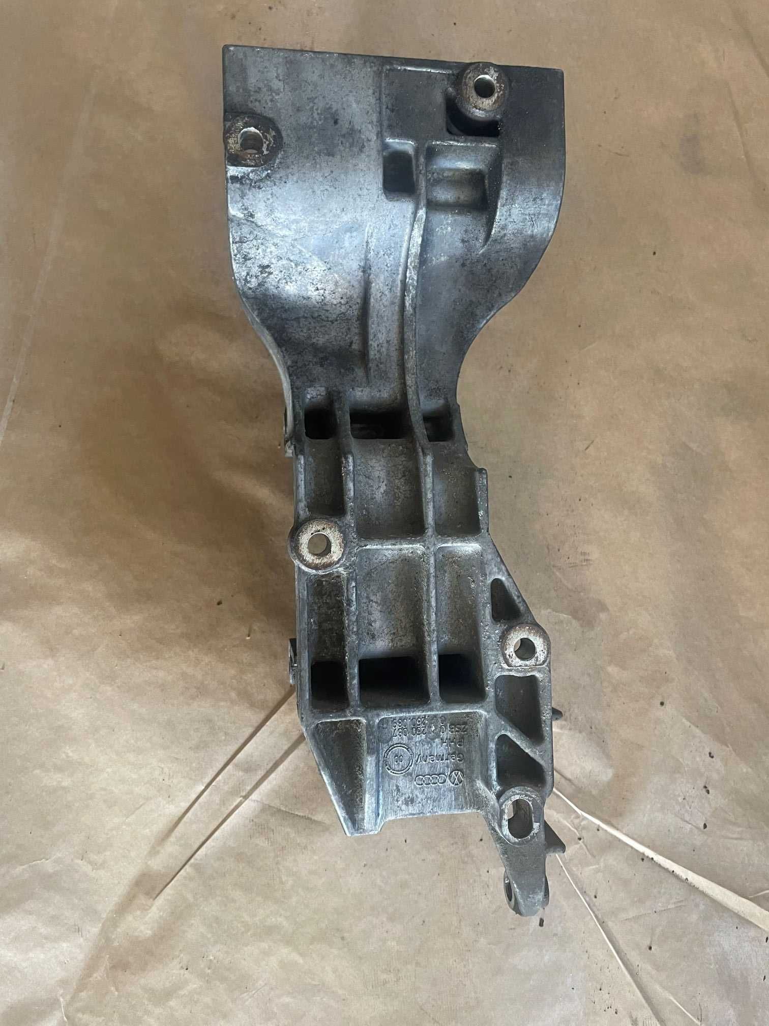 Łapa alternatora VW Seat Skoda