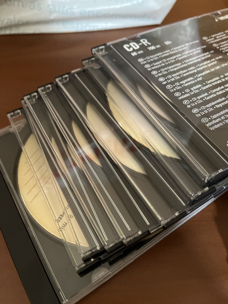 34 CD - R , 26 selados