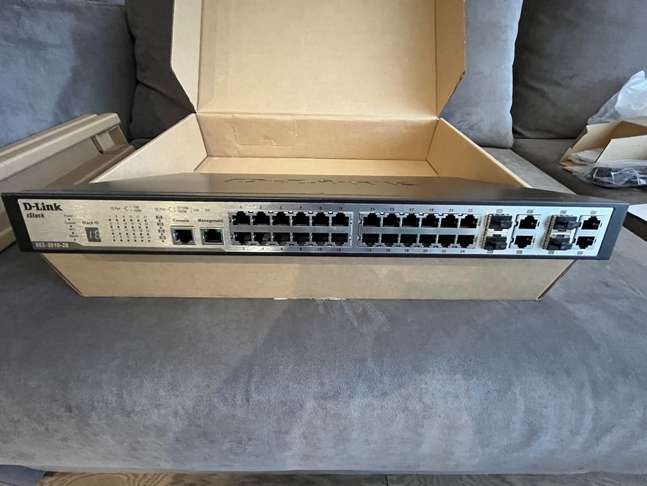 Комутатор DES-3810-28