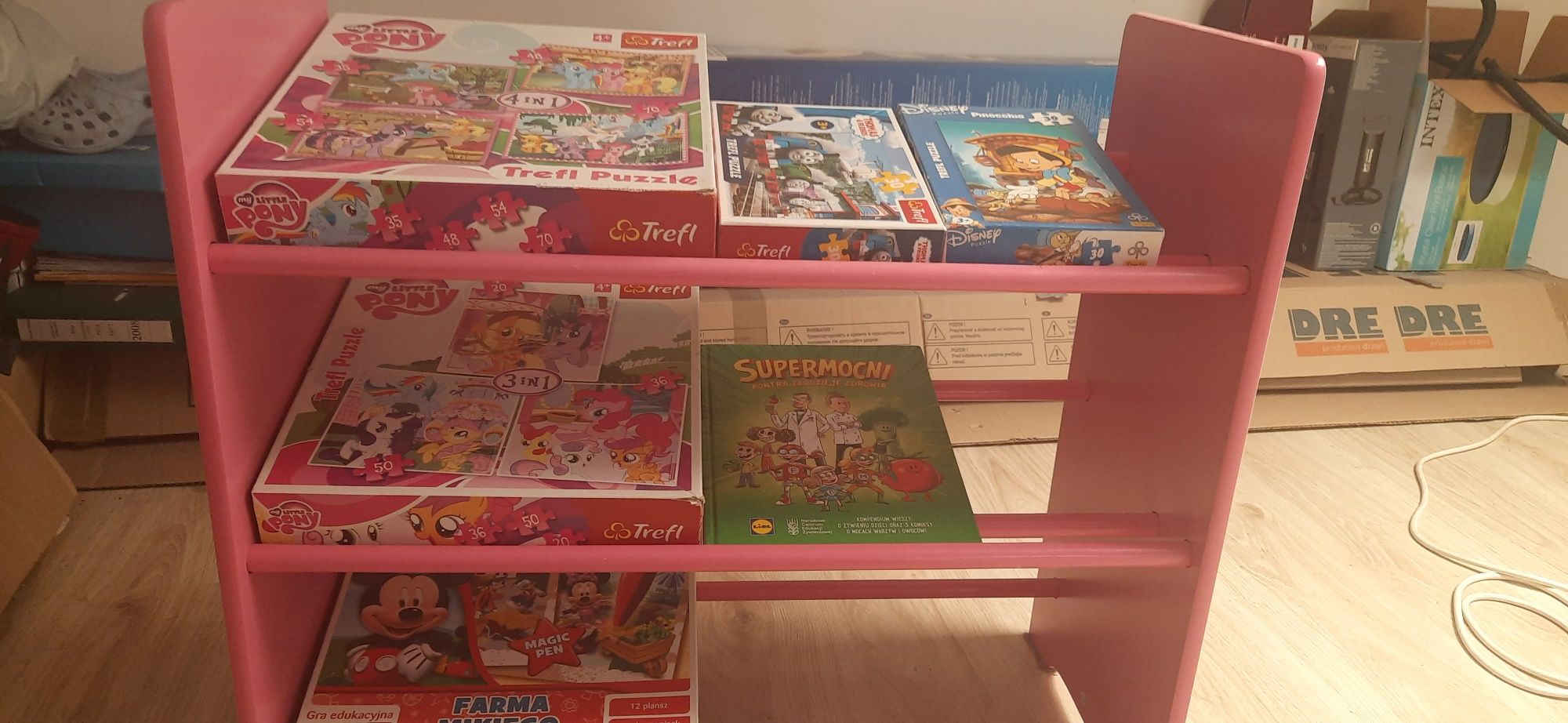 Dywan i Regał dla dziewczynki