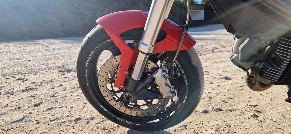Ducati Monster 696