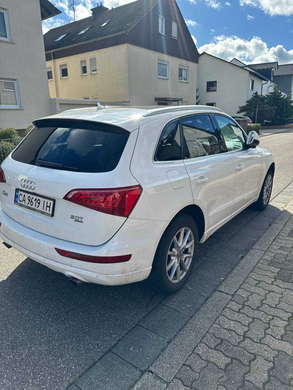 Продам AUDI Q5 2.0