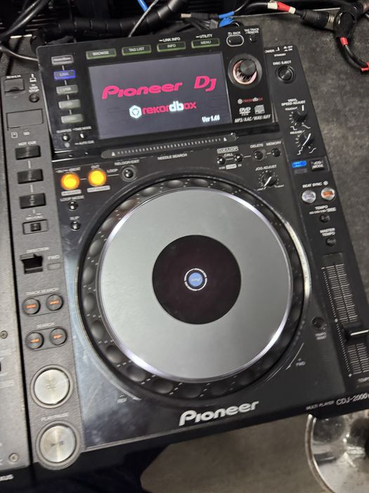 2 CDJ 2000 nexus pioneer
