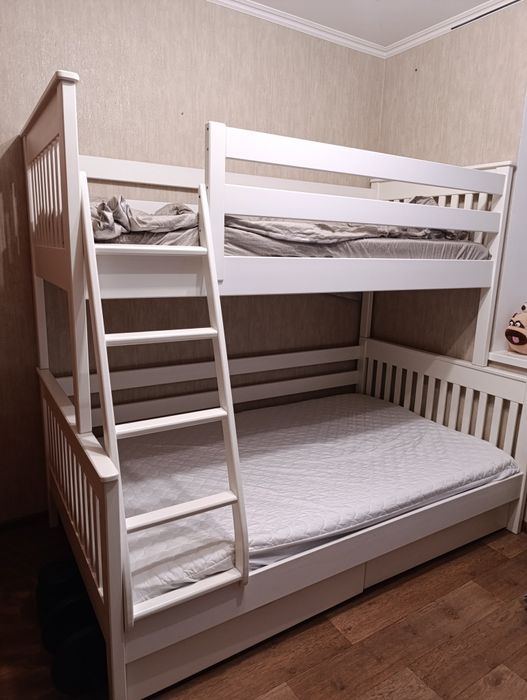 Продам двоярусне ліжко