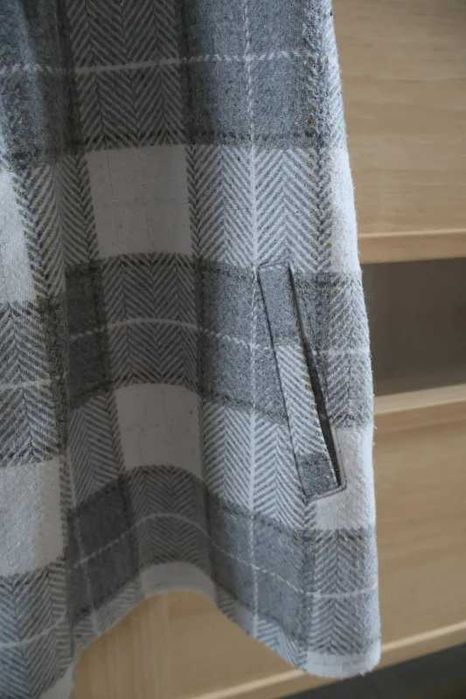 Szaro-biała sukieneczka rozm. 104 Nutmeg