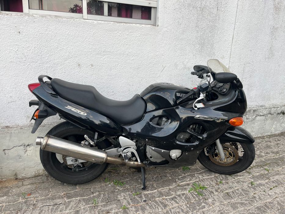 Suzuki GSXF 750 semi nova
