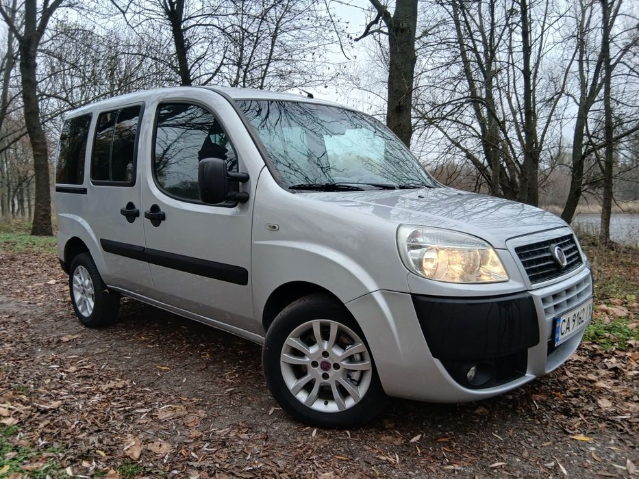 Хороше економне сімейне авто