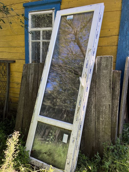 Пдастикові двері