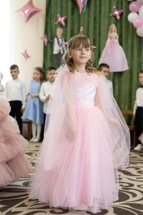 Плаття на будь яке свято. Відшивали під замовллення.