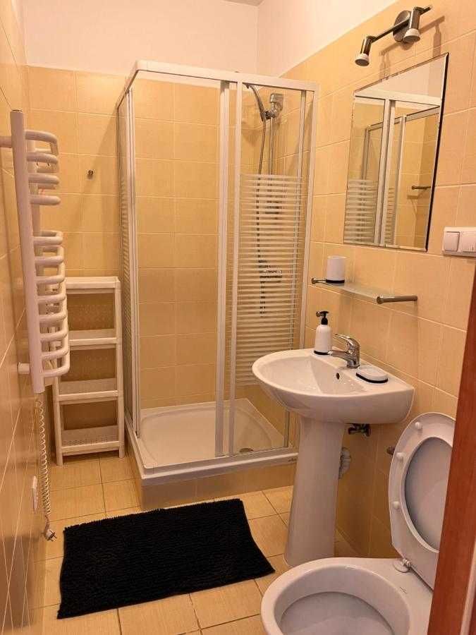 Apartamenty nad jeziorem rożnowskim  z  pomostem