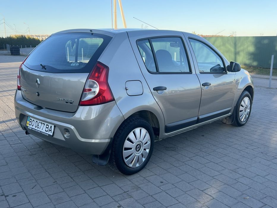 Продам офіційний Рено Сандеро,2012 рік