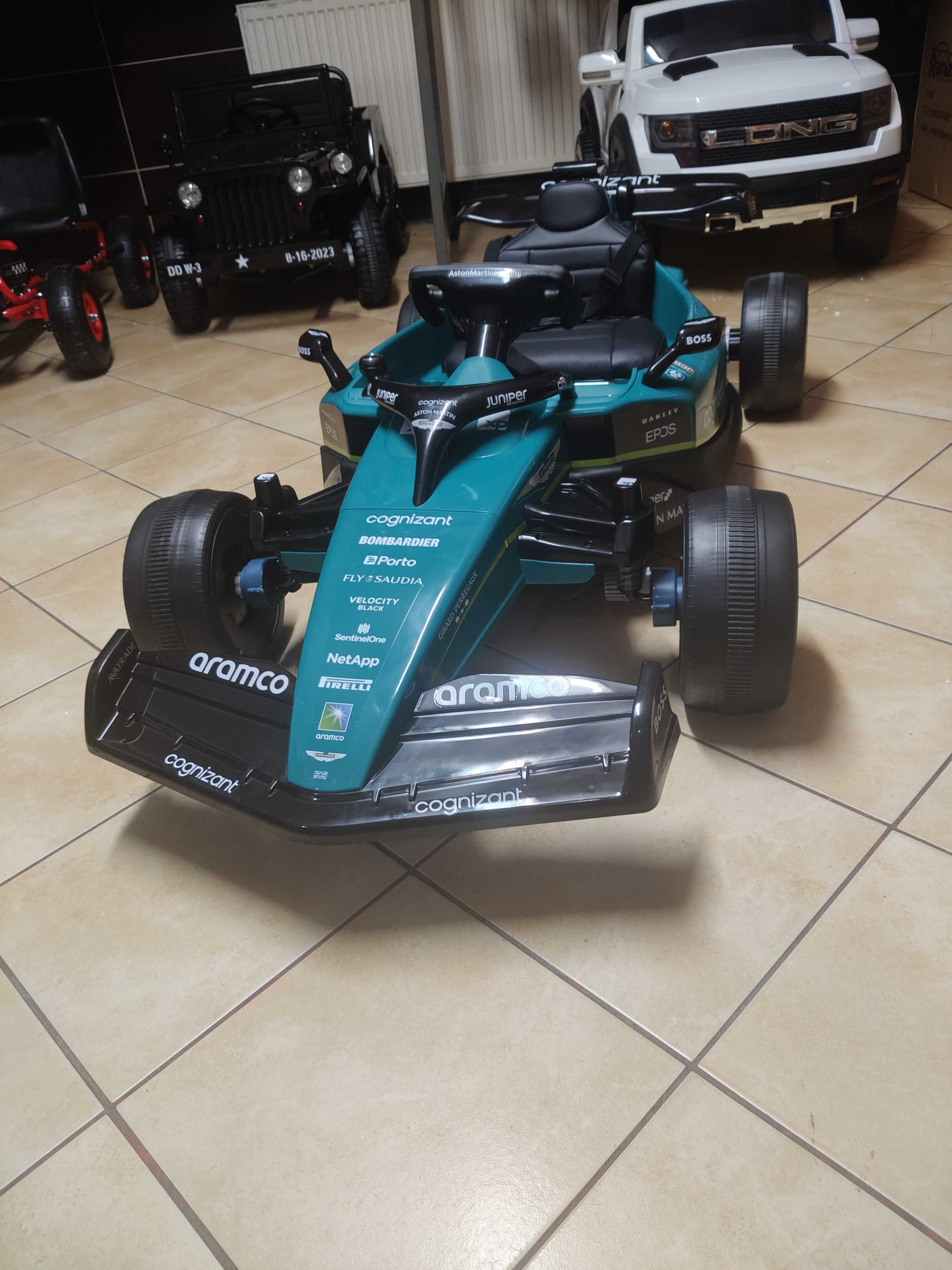 Samochód auto Formuła 1 Aston Martin  na akumulator dla dzieci