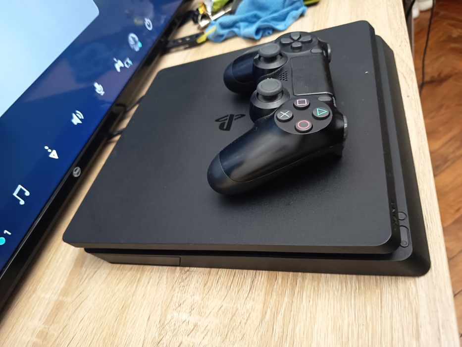 PS4 slim 1TB usado