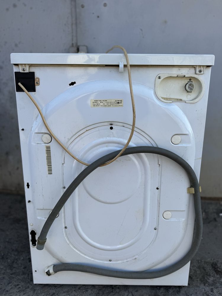 Продам пральну машину Indesit