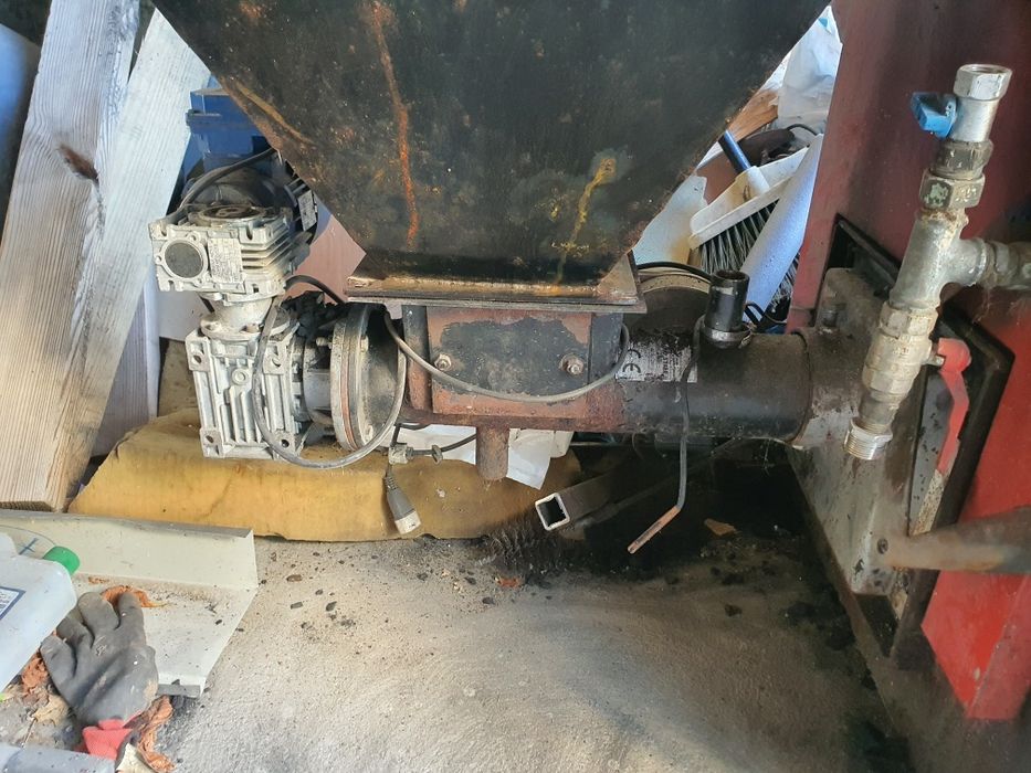 Sprzedam części do  pieca z podajnikiem na ekogroszek 19Kw z Pleszewa.