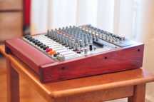 mesa de mistura personalizada Behringer Xenyx X1222USB como nova