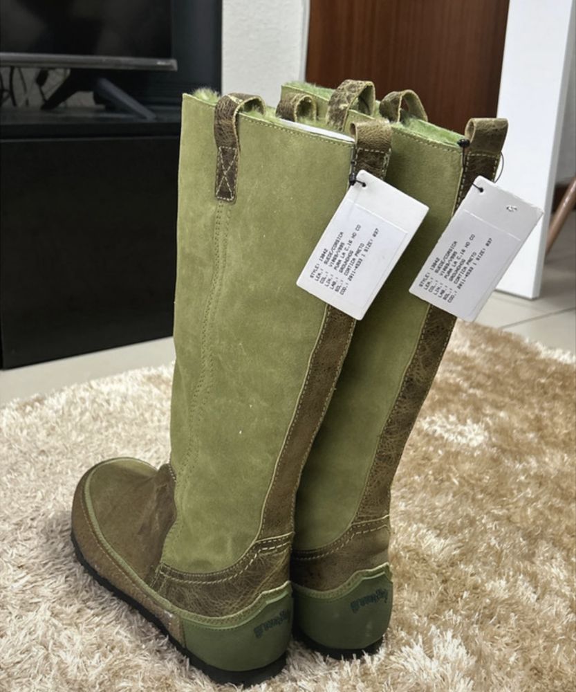 Botas de lã e sola cortiça