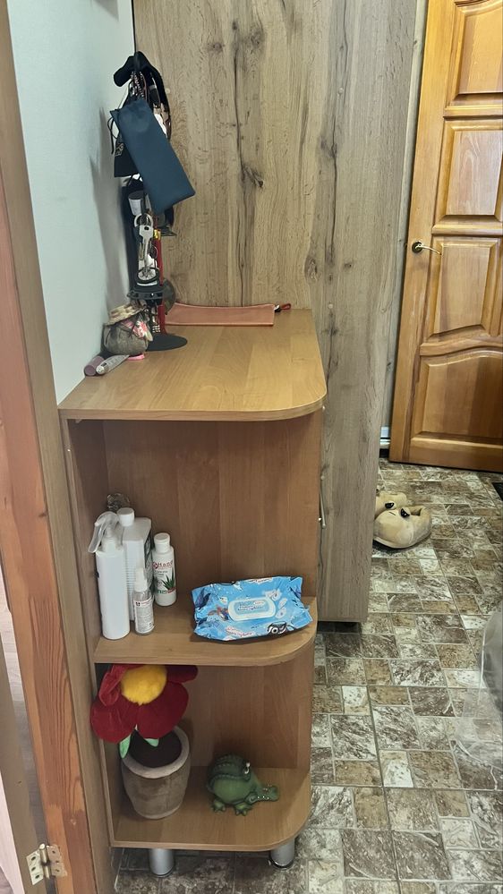 Продам 2 тумби в передпокій + дзеркало