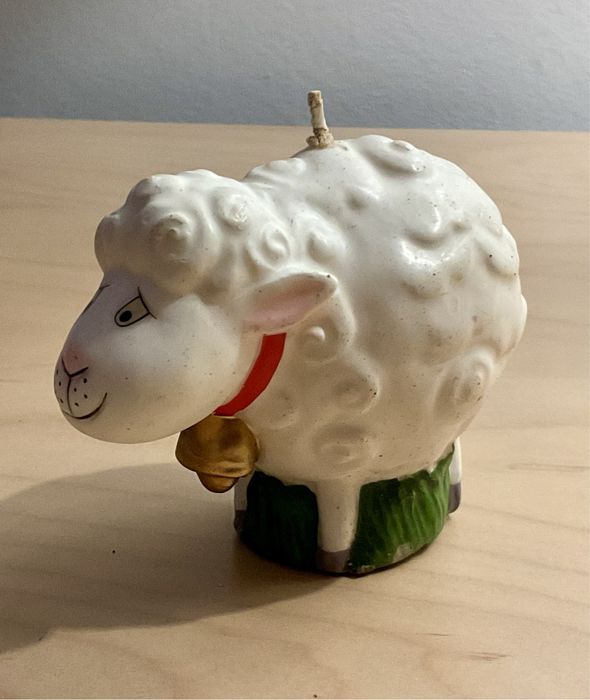 Vela em forma de ovelha