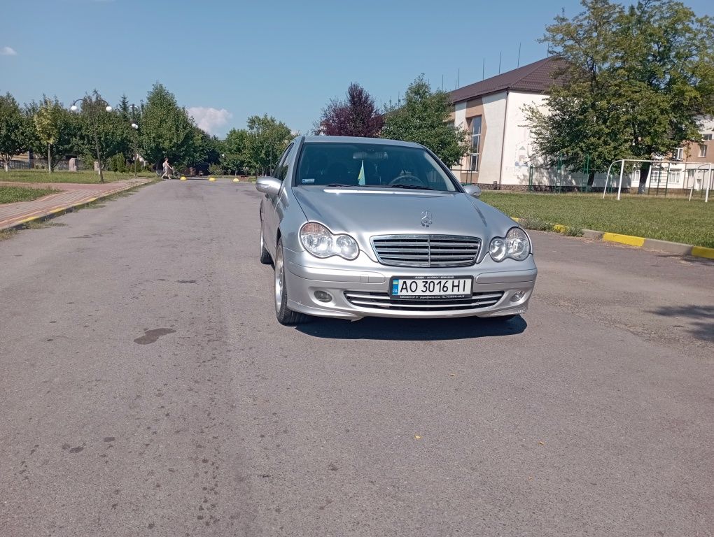 Автомобіль  Mercedes -Benz компресор 1.8