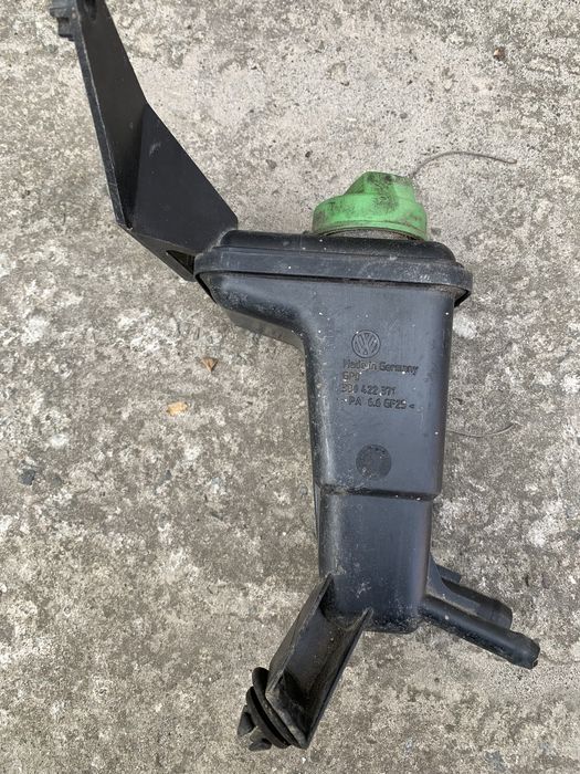 Бачок насосу гідропідсилювача керма 3B0422371 VAG