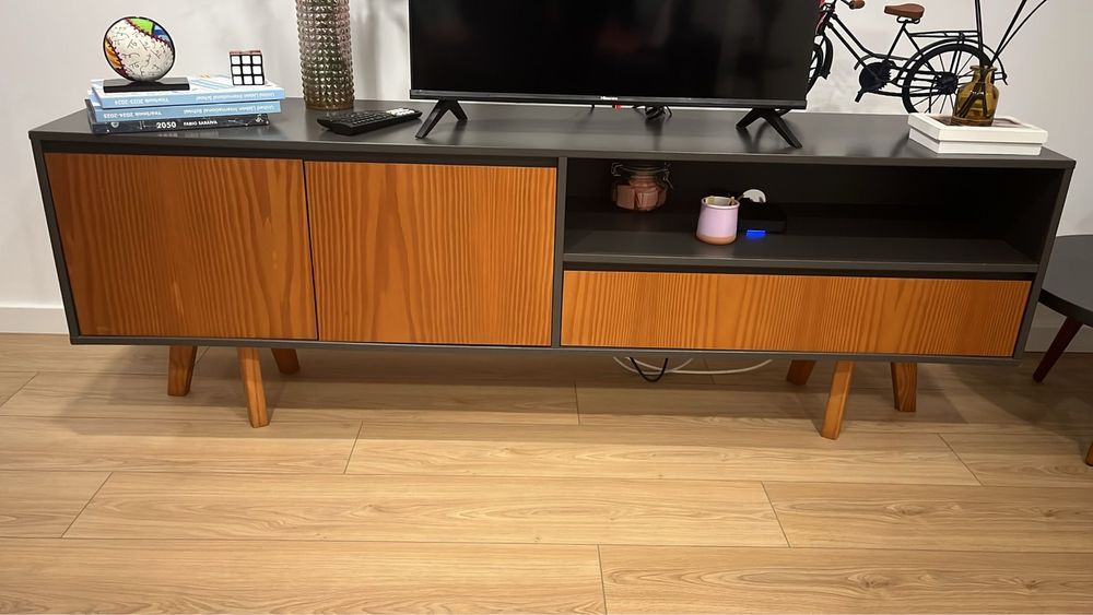 Movel para TV com gaveta e portas
