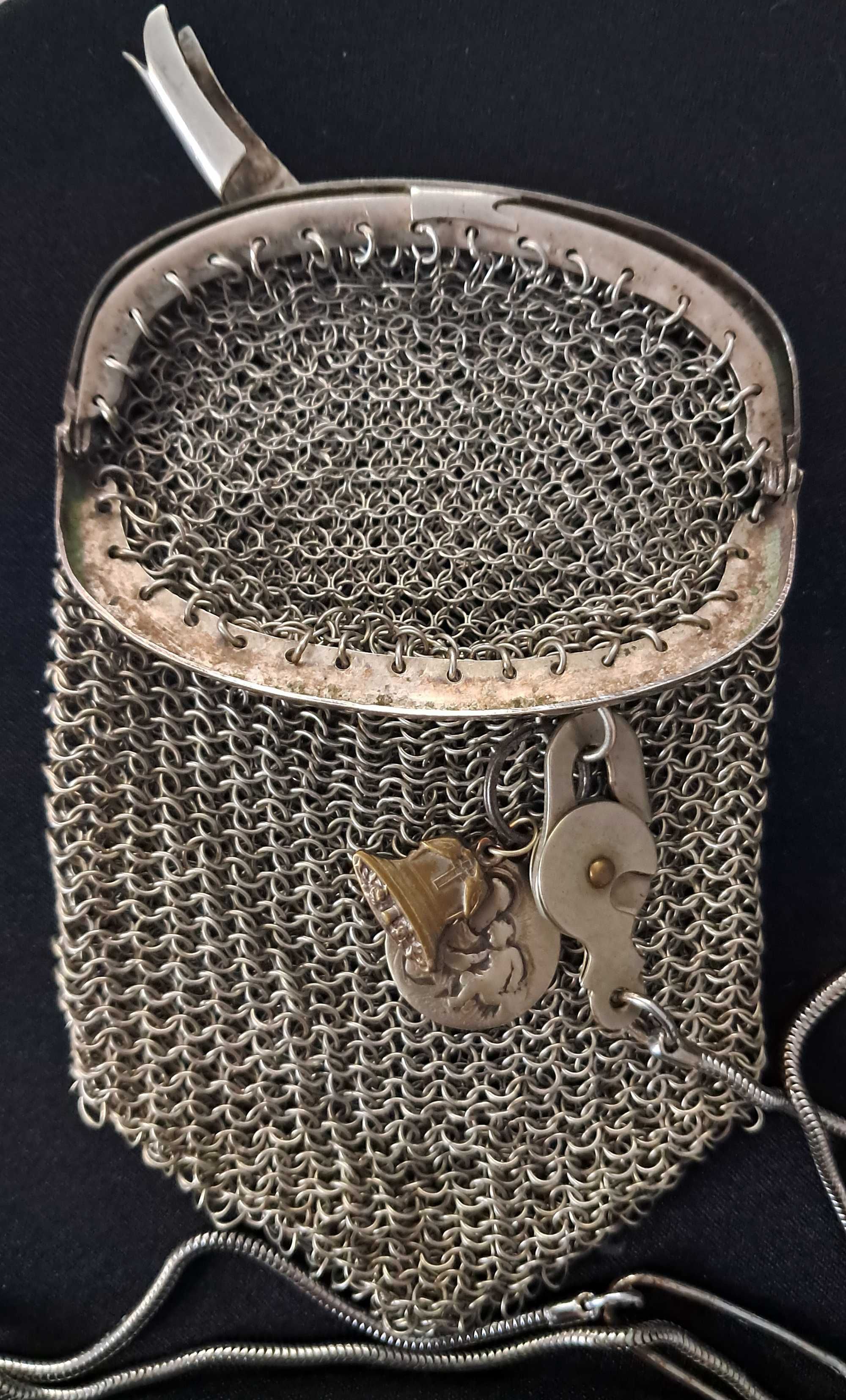 Porta moedas em prata com corrente